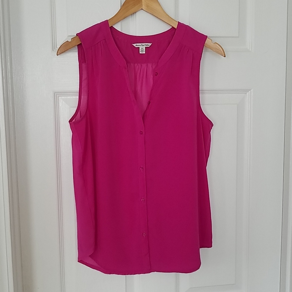 American Eagle Sleeveless Button Up